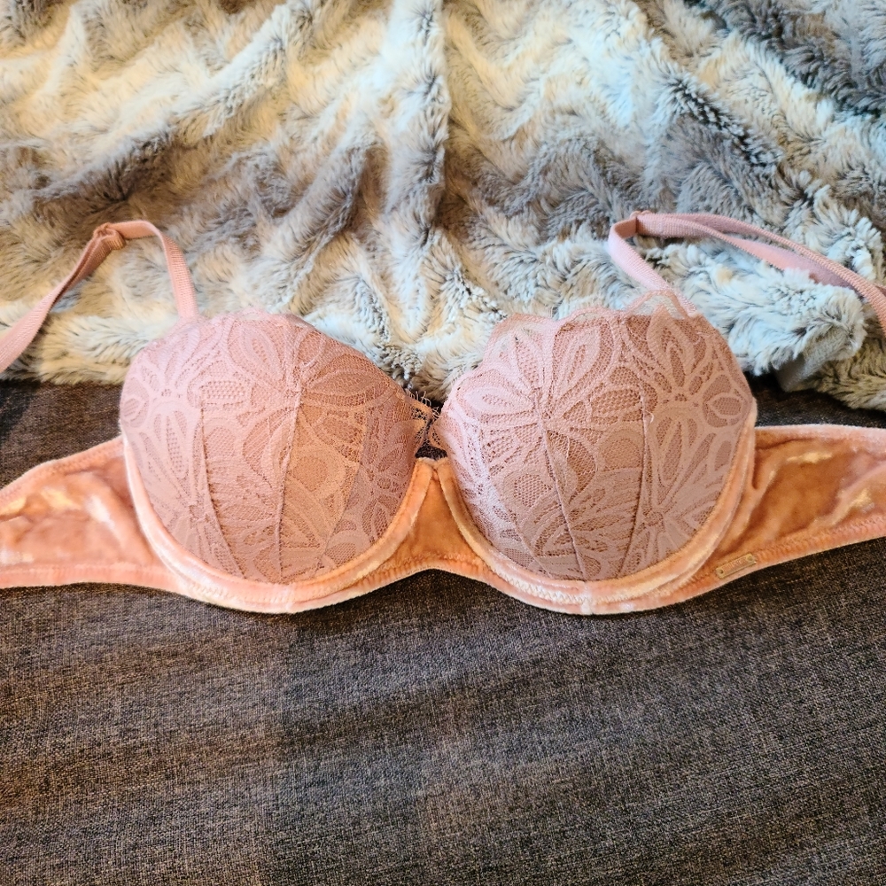 32C PINK BRA